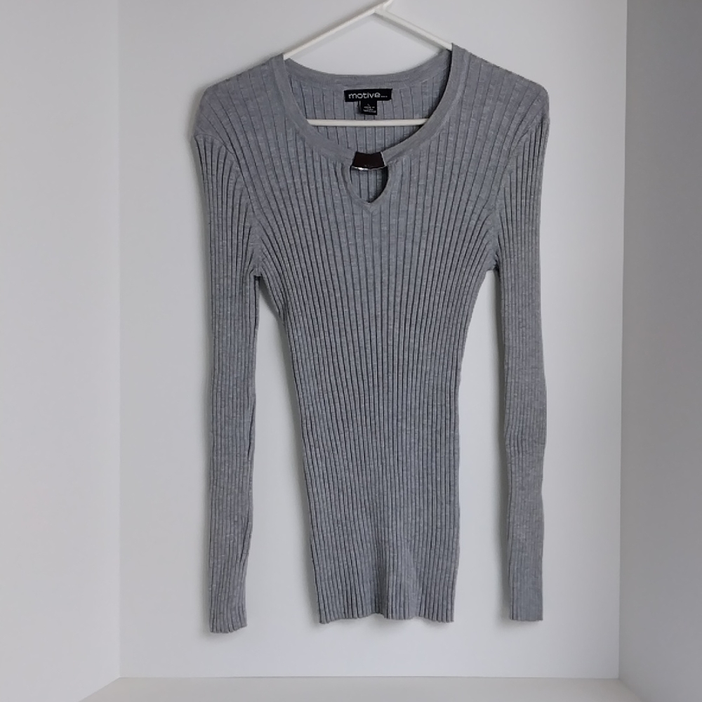 Motive Long Sleeve Gray Sweater Size L